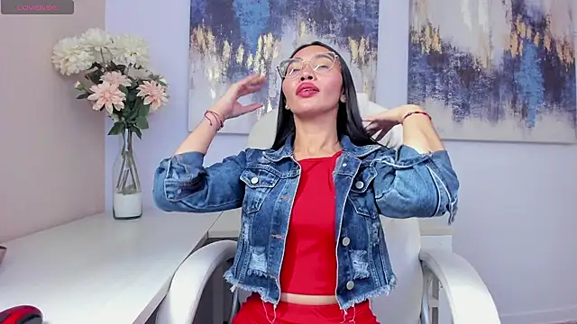 Snapshot of lucyy_liiuu chatting on December 5, 4:14 pm lucyy liiuu online show from December 5, 4:14 pm