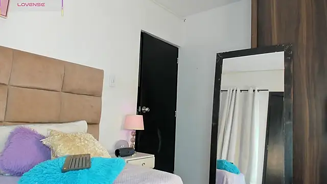 ashleycurvyy online show from September 13, 6:29 pm