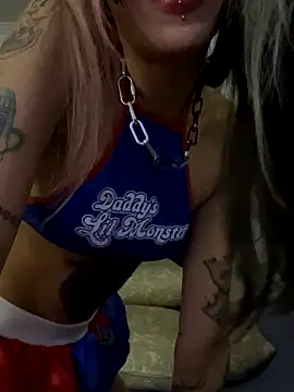 Snapshot of virtualgirlbr chatting on October 25, 12:40 am virtualgirlbr online show from October 25, 12:40 am