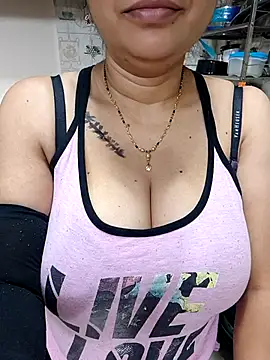 Queen Nightt online show from September 15, 3:17 am