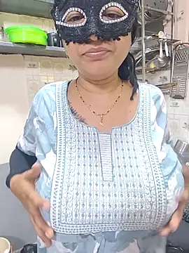 Queen Nightt online show from October 7, 3:14 am