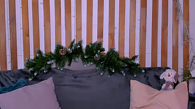 Lori Williams online show from December 22, 1:02 am