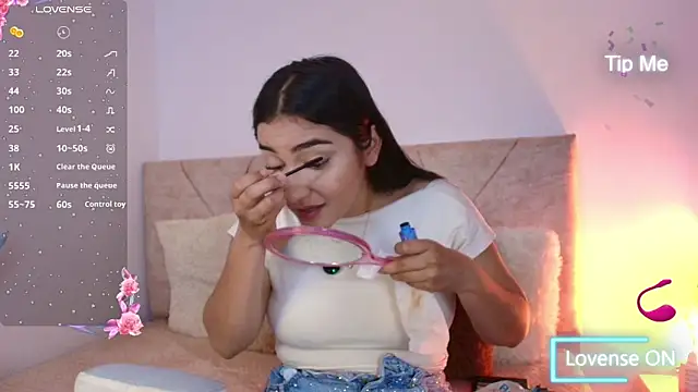 sweet artemiis online show from March 30, 8:10 pm