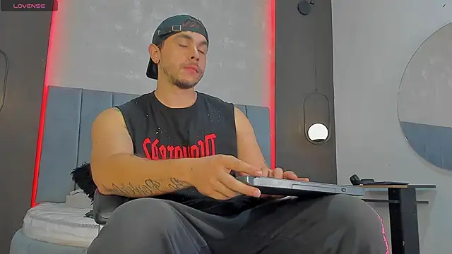 Liam walk  online show from March 9, 11:09 pm