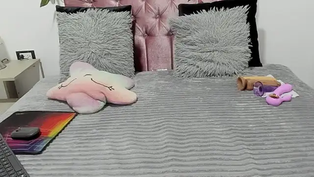 ivy moon05 online show from January 6, 5:27 pm