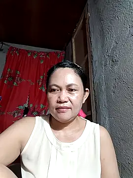 Snapshot of Everleigh_mom chatting on October 11, 4:12 am Everleigh mom online show from October 11, 4:12 am
