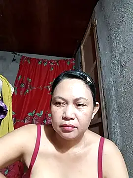 Snapshot of Everleigh_mom chatting on October 12, 10:47 am Everleigh mom online show from October 12, 10:47 am