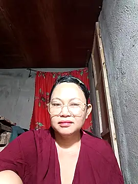 Everleigh mom online show from October 25, 8:14 pm