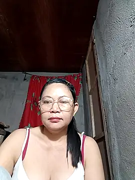 Everleigh mom online show from October 28, 7:38 pm