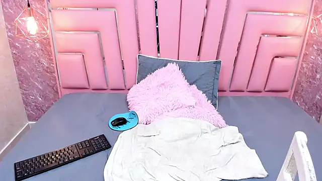 ALYANNA HOT  online show from November 4, 12:15 pm