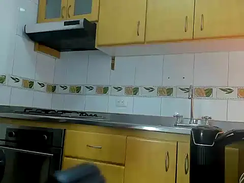 Snapshot of maira_tf chatting on November 7, 4:01 am maira tf online show from November 7, 4:01 am