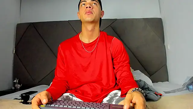 Snapshot of andrew_colleman chatting on September 12, 9:31 am andrew colleman online show from September 12, 9:31 am