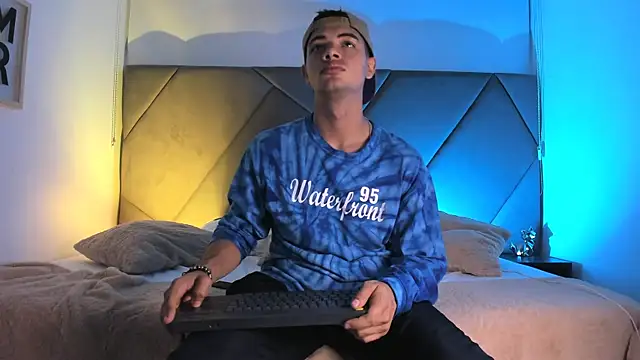 Snapshot of andrew_colleman chatting on September 18, 3:52 am andrew colleman online show from September 18, 3:52 am