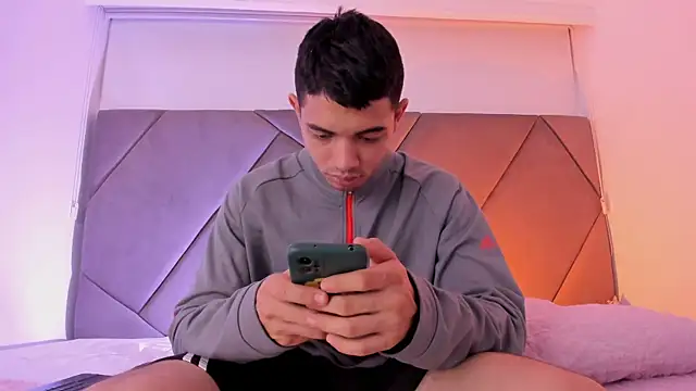 Snapshot of andrew_colleman chatting on September 22, 5:42 am andrew colleman online show from September 22, 5:42 am