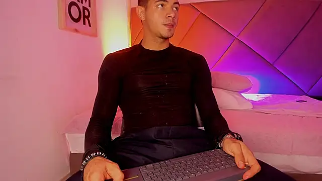 Snapshot of andrew_colleman chatting on September 24, 4:05 am andrew colleman online show from September 24, 4:05 am