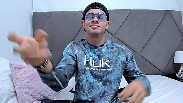 Snapshot of andrew_colleman chatting on October 5, 5:50 am andrew colleman online show from October 5, 5:50 am