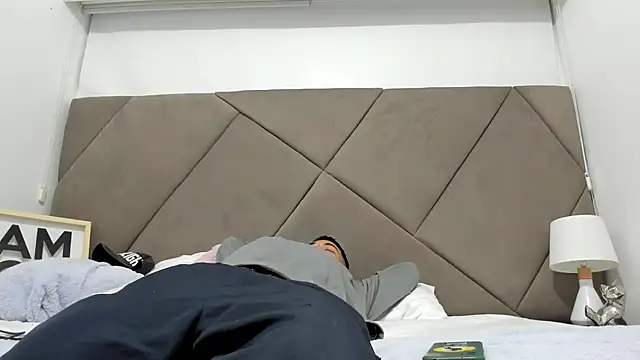 Snapshot of andrew_colleman chatting on October 15, 8:25 am andrew colleman online show from October 15, 8:25 am