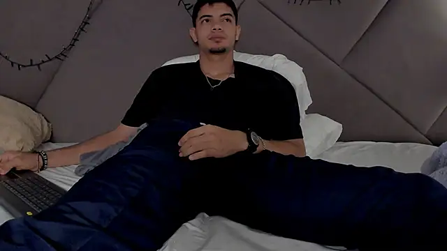 Snapshot of andrew_colleman chatting on November 25, 7:41 am andrew colleman online show from November 25, 7:41 am