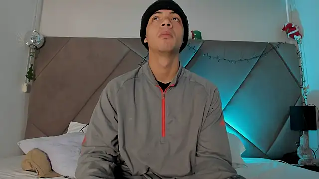 Snapshot of andrew_colleman chatting on December 1, 12:43 pm andrew colleman online show from December 1, 12:43 pm