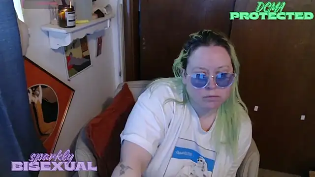 sparklybisexual online show from March 8, 9:40 pm
