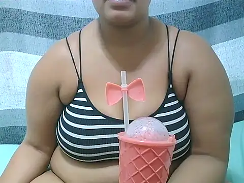 Snapshot of ThickHunn99 chatting on October 30, 7:43 am ThickHunn99 online show from October 30, 7:43 am