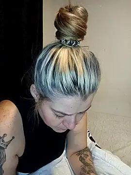 Snapshot of Fernandar2025 chatting on September 12, 3:17 am Fernandar2025 online show from September 12, 3:17 am