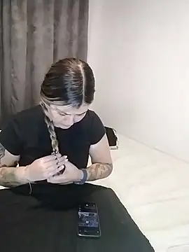 Snapshot of Fernandar2025 chatting on November 8, 1:39 am Fernandar2025 online show from November 8, 1:39 am