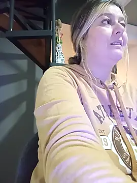 Snapshot of Fernandar2025 chatting on November 14, 12:42 am Fernandar2025 online show from November 14, 12:42 am