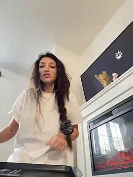 naughtybella05 online show from November 24, 10:15 am