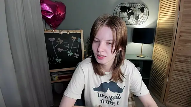 Snapshot of Madelaineses chatting on November 9, 9:07 am Madelaineses online show from November 9, 9:07 am