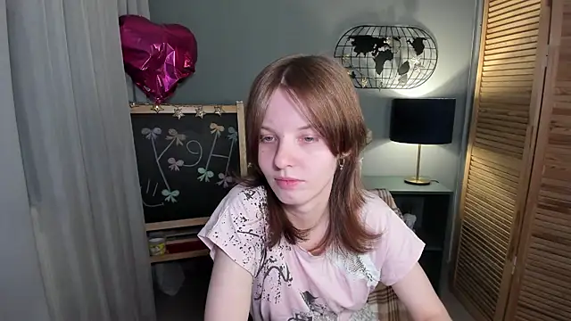 Snapshot of Madelaineses chatting on November 12, 9:53 am Madelaineses online show from November 12, 9:53 am