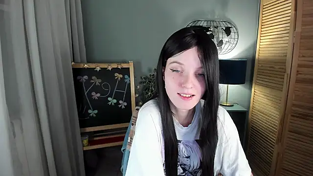 Snapshot of Madelaineses chatting on November 18, 9:36 am Madelaineses online show from November 18, 9:36 am