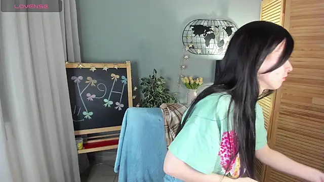 Snapshot of Madelaineses chatting on November 29, 10:07 am Madelaineses online show from November 29, 10:07 am