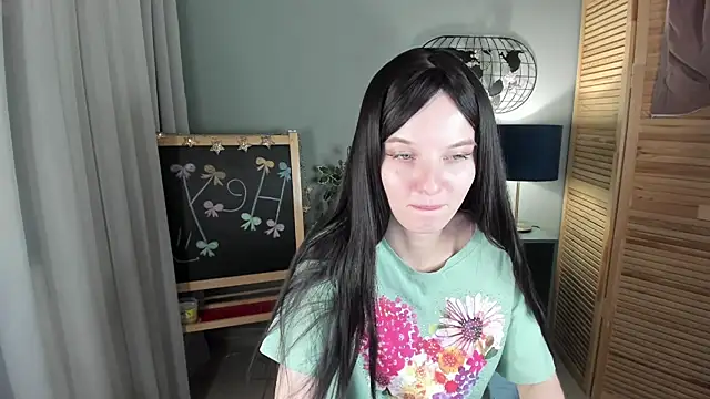 Snapshot of Madelaineses chatting on November 30, 8:40 am Madelaineses online show from November 30, 8:40 am