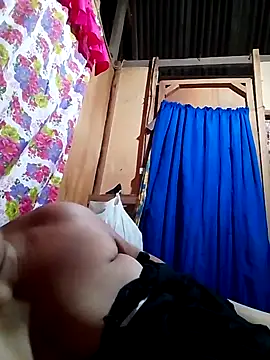 Snapshot of Huge_mama69 chatting on September 25, 12:47 am Huge mama69 online show from September 25, 12:47 am