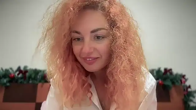 Snapshot of Reddgiirl chatting on November 30, 12:14 am Reddgiirl online show from November 30, 12:14 am