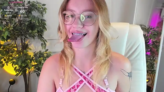 Nerissa xo online show from October 2, 8:05 pm