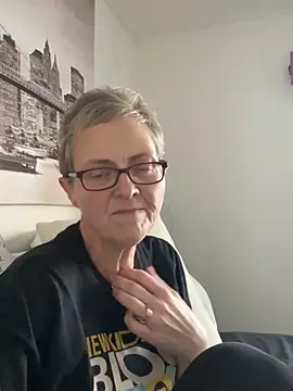 Curvy-Jinx online show from November 25, 8:14 am