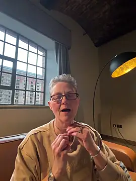 Curvy-Jinx online show from February 25, 5:00 pm