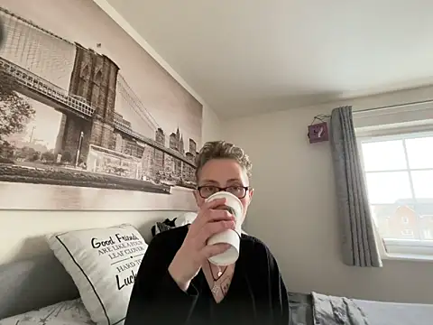 Curvy-Jinx online show from March 10, 8:30 am