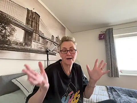 Curvy-Jinx online show from March 25, 12:00 pm