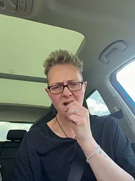 Curvy-Jinx online show from April 18, 1:15 pm