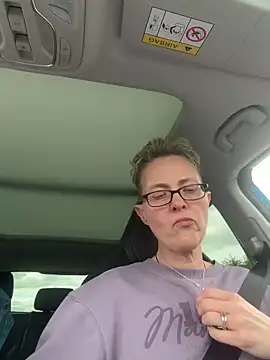 Curvy-Jinx online show from April 19, 1:43 pm