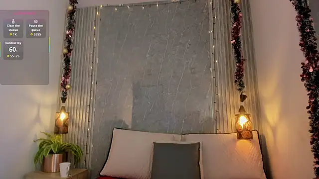 Snapshot of Emili__hot chatting on December 14, 12:32 pm Emili hot online show from December 14, 12:32 pm