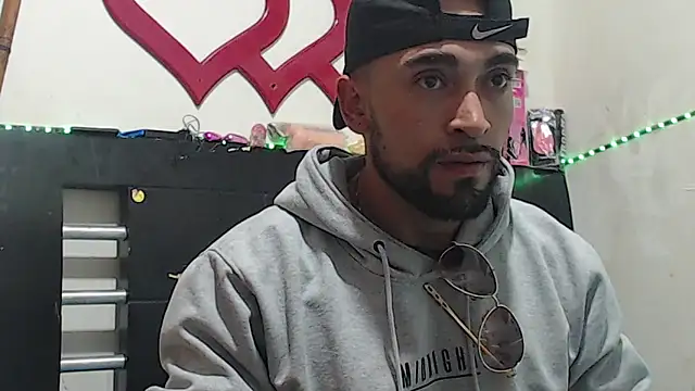 Snapshot of Npga96 chatting on December 4, 5:39 am Npga96 online show from December 4, 5:39 am