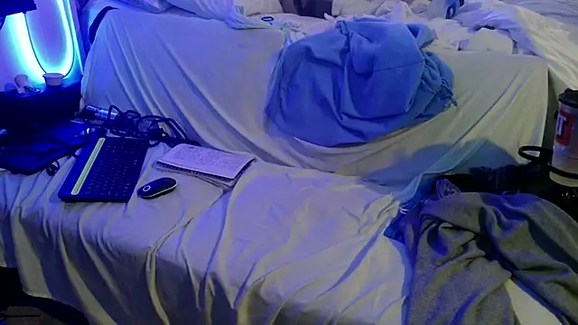 Luv2SuckBWC92 online show from November 8, 9:42 am