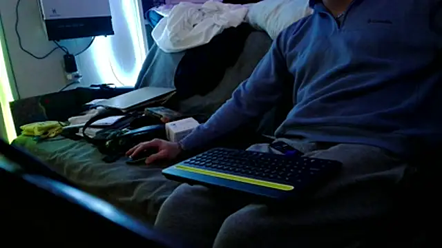 Luv2SuckBWC92 online show from December 2, 12:21 pm