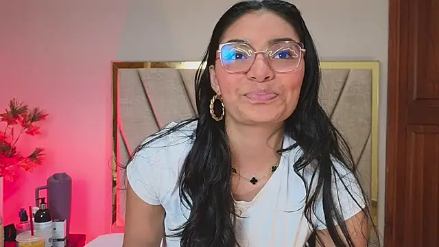 LunaAspen  online show from April 7, 5:57 pm