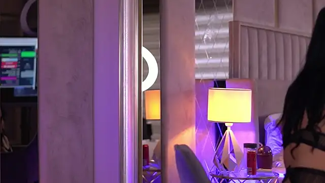 Snapshot of FrancescaDante chatting on October 14, 6:25 am FrancescaDante online show from October 14, 6:25 am