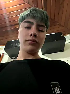 Snapshot of AlexanderCollman chatting on November 16, 6:19 am AlexanderCollman online show from November 16, 6:19 am